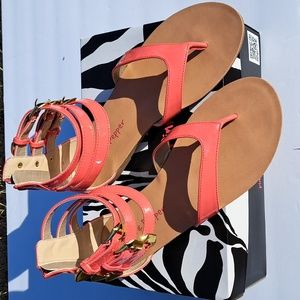 Women's Pink & Pepper Brand Sandals Sz 7.5 Coral Patent Leather w/3 buckles